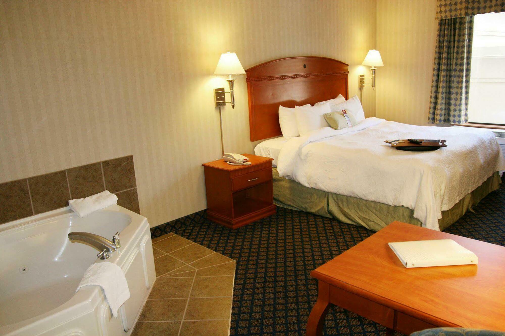 Hampton Inn And Suites Jamestown Εξωτερικό φωτογραφία
